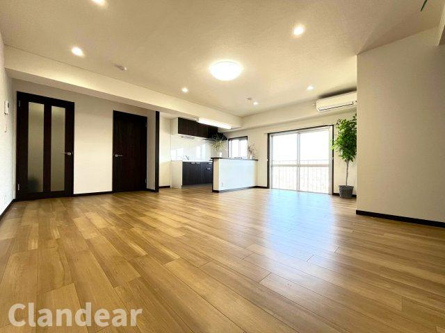 東武大師前サンライトマンション３号館の居間・リビング|ドキドキの新生活も、安心してスタート。ぴったりの住まいを見つけませんか？クランディアが一緒に住まい選びをサポートします‼　まずは、お気軽にお問合せください　＃クランディア