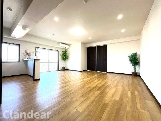 東武大師前サンライトマンション３号館の居間・リビング|ドキドキの新生活も、安心してスタート。ぴったりの住まいを見つけませんか？クランディアが一緒に住まい選びをサポートします‼　まずは、お気軽にお問合せください　＃クランディア