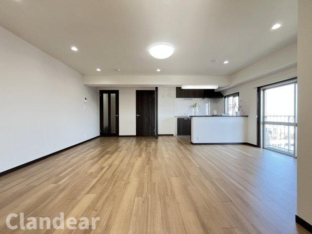 東武大師前サンライトマンション３号館の居間・リビング|ドキドキの新生活も、安心してスタート。ぴったりの住まいを見つけませんか？クランディアが一緒に住まい選びをサポートします‼　まずは、お気軽にお問合せください　＃クランディア