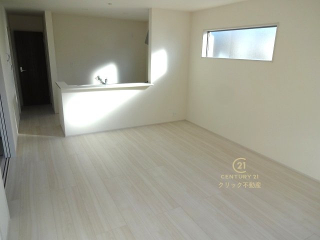 リーブルガーデン  笠間市岩間駅西　第3　限定1棟！の前面道路含む現地写真|敷地面積約75坪。3台並列駐車可能なカースペース確保。