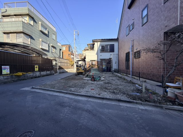 【成約済】北区神谷3丁目　新築戸建の前面道路含む現地写真