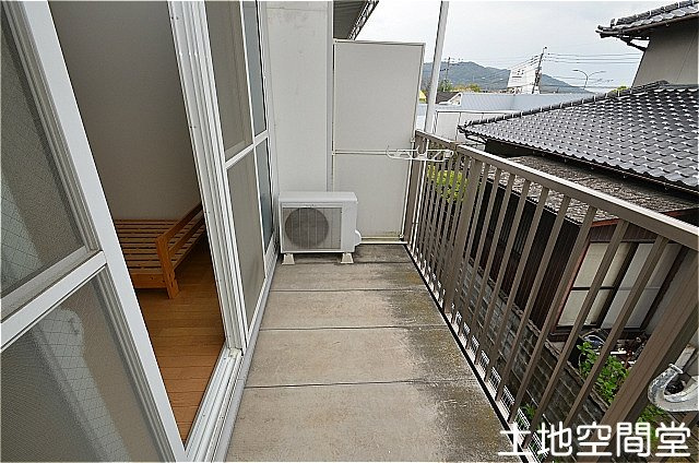 北九州市八幡西区大字本城のアパートのバルコニー