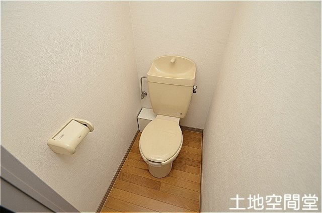 北九州市八幡西区大字本城のアパートのトイレ