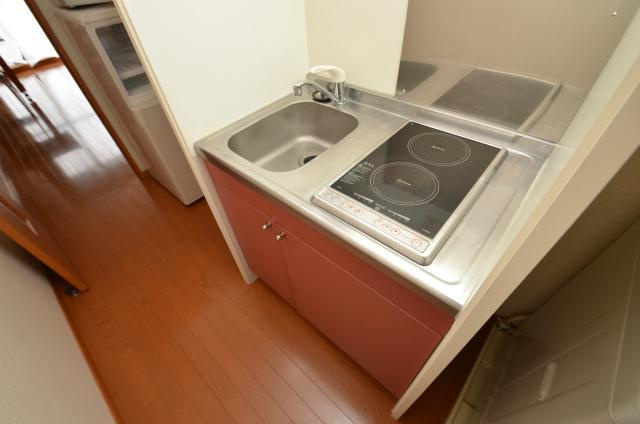 北九州市八幡西区楠橋西２丁目のアパートのキッチン