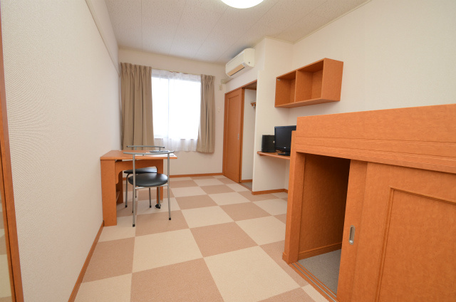 北九州市八幡西区木屋瀬２丁目のアパートの居間・リビング