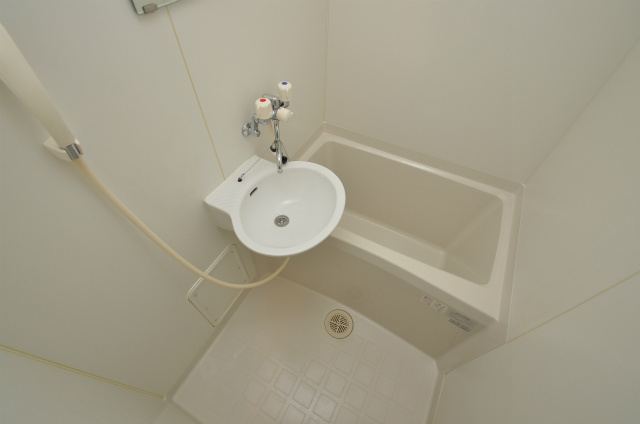 北九州市八幡西区木屋瀬２丁目のアパートの浴室