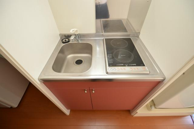 北九州市八幡西区則松東１丁目のアパートのキッチン