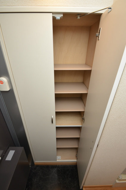 北九州市八幡西区折尾３丁目の賃貸マンションの玄関