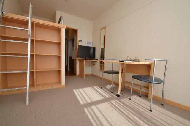 北九州市八幡西区折尾３丁目の賃貸マンションの居間・リビング