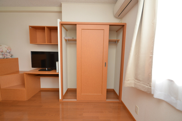 直方市湯野原２丁目のアパートの収納