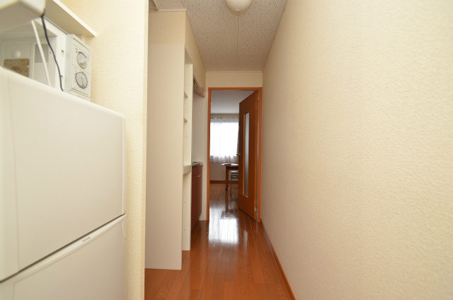 直方市湯野原２丁目のアパートの玄関