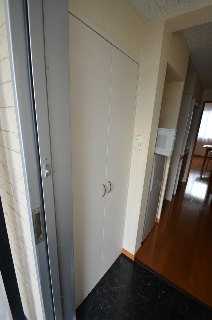 直方市湯野原２丁目のアパートの玄関