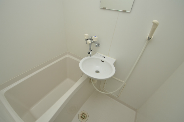 直方市湯野原２丁目のアパートの浴室