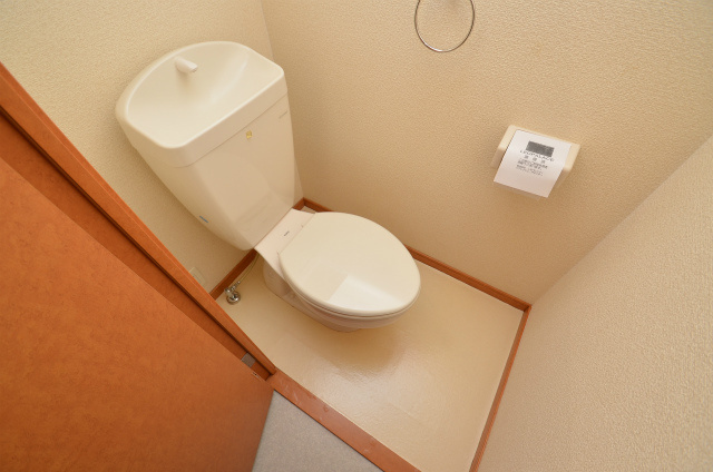 直方市湯野原２丁目のアパートのトイレ