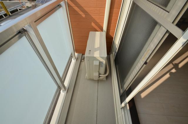 直方市大字感田のアパートのバルコニー