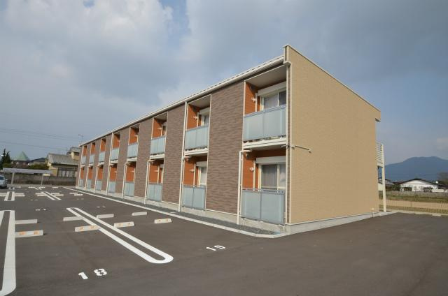 直方市大字感田のアパートの外観