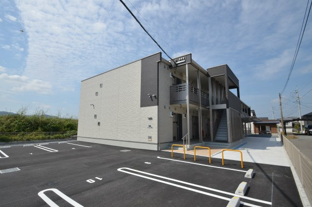 直方市大字感田のアパート