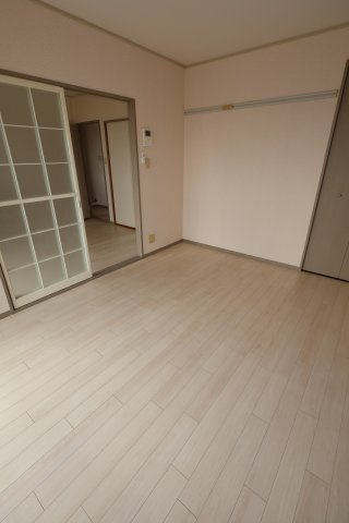 セジュール昭和A棟の居間・リビング