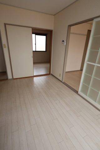 セジュール昭和A棟の居間・リビング