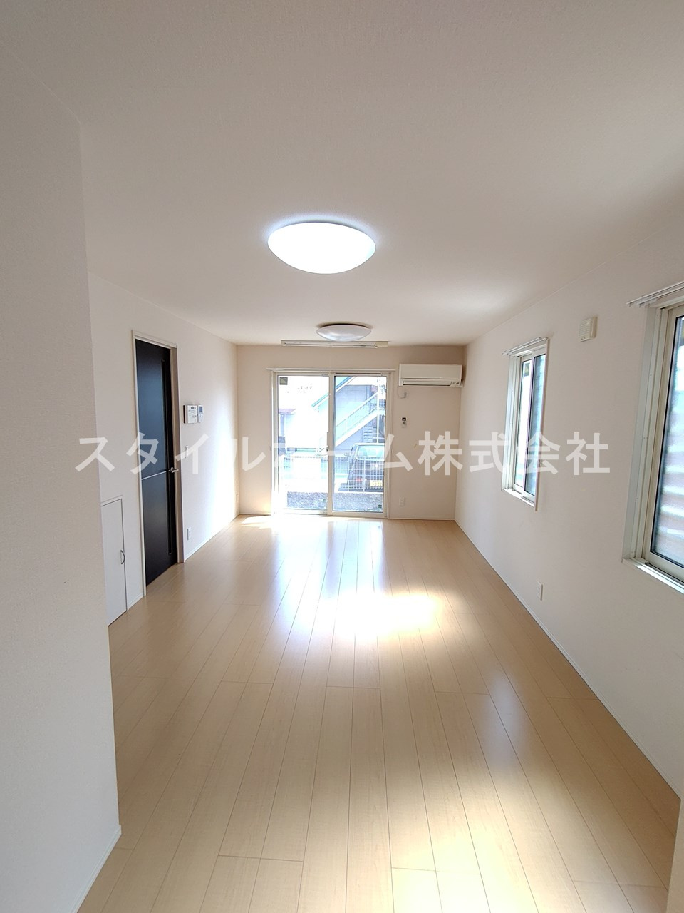 カーサ　ビアンコⅢの居間・リビング