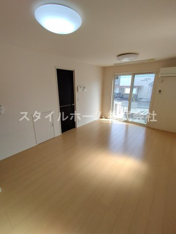 カーサ　ビアンコⅢの居間・リビング