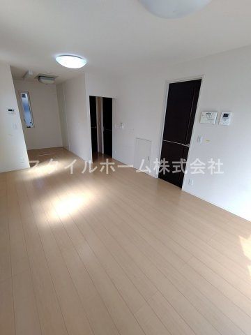 カーサ　ビアンコⅢの居間・リビング