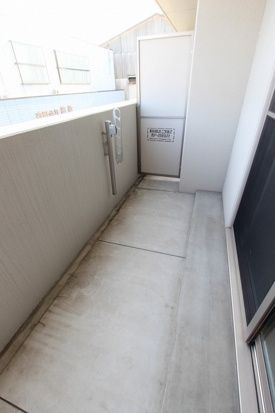 ヴァンオンズのバルコニー|外からの目が気にならないバルコニーで洗濯物が干せます