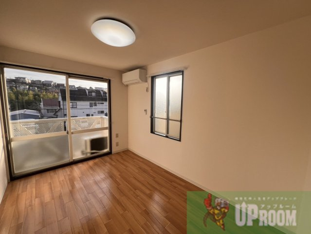 ジョヴィアルの居間・リビング