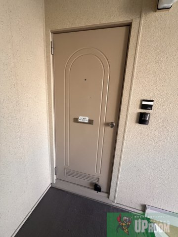 ジョヴィアルの玄関