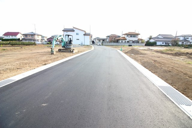 【前面道路含む現地写真】 | 太田市由良町　分譲地　E区画