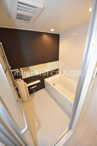 レジディア堺筋本町プレイスの浴室