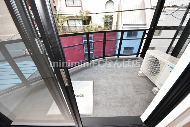 レジディア堺筋本町プレイスのバルコニー