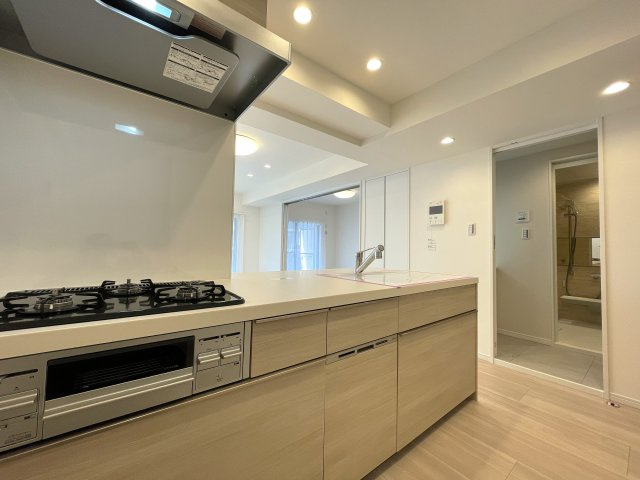 リビングの“Ｒ”がオシャレを演出♪『ビッグヴァン桜ヶ丘』リノベーションのキッチン|お料理しやすいキッチンです