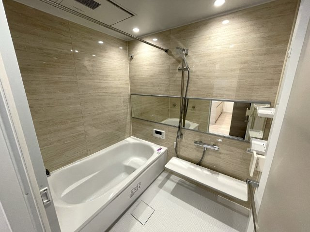 リビングの“Ｒ”がオシャレを演出♪『ビッグヴァン桜ヶ丘』リノベーションの浴室|ゆったり過ごせるお風呂です