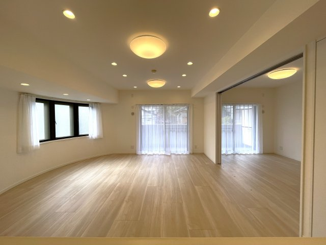 リビングの“Ｒ”がオシャレを演出♪『ビッグヴァン桜ヶ丘』リノベーションの居間・リビング|居間です