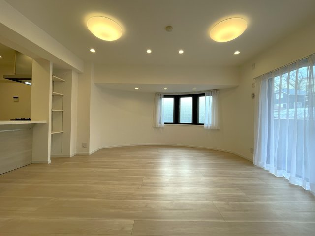 リビングの“Ｒ”がオシャレを演出♪『ビッグヴァン桜ヶ丘』リノベーションの居間・リビング|使いやすい居間です