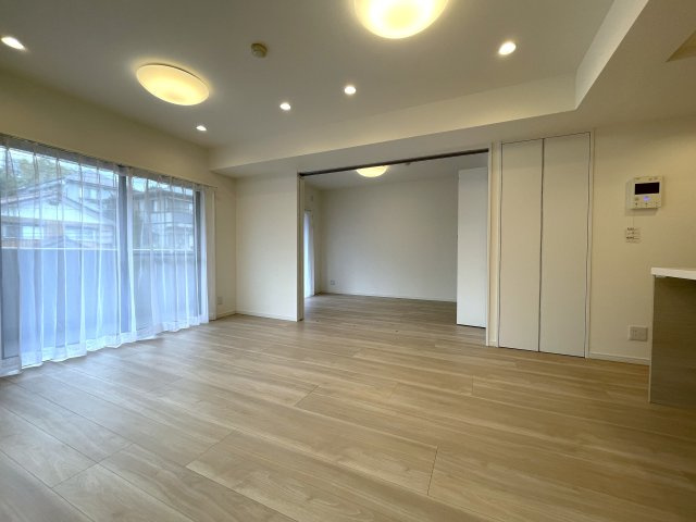 リビングの“Ｒ”がオシャレを演出♪『ビッグヴァン桜ヶ丘』リノベーションの居間・リビング|おしゃれな居間です