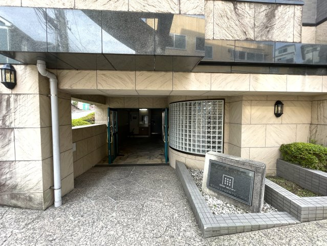 リビングの“Ｒ”がオシャレを演出♪『ビッグヴァン桜ヶ丘』リノベーションの外観|外はこのようになっています