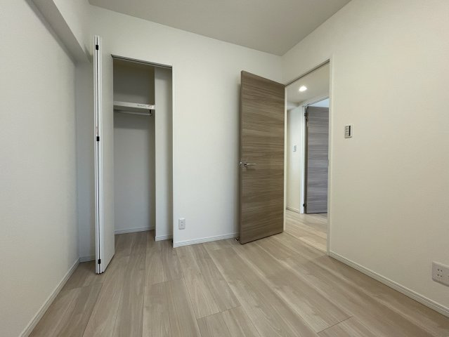 リビングの“Ｒ”がオシャレを演出♪『ビッグヴァン桜ヶ丘』リノベーションの洋室|コンパクトで使いやすい洋室です