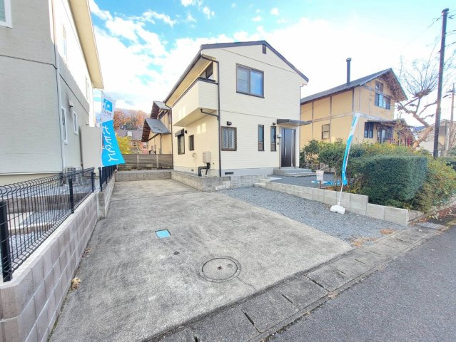 宇都宮市上戸祭 中古戸建の外観|4LDK+WIC+カースペース3台のリフォーム住宅です。
すぐに新生活を始められます！
※2025年12月撮影