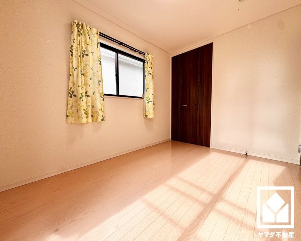 大津市唐崎1丁目の子供部屋|※実写真と間取り図からCG再現した「空室リフォームイメージ」に家具などをCG合成しており、実際と異なります。