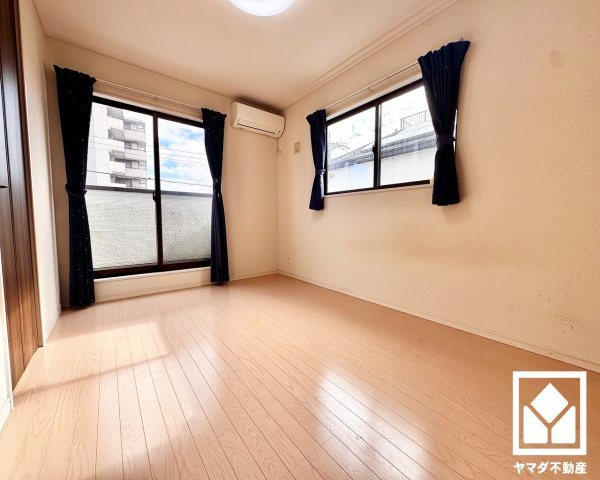 大津市唐崎1丁目の洋室|※実写真と間取り図からCG再現した「空室リフォームイメージ」に家具などをCG合成しており、実際と異なります。