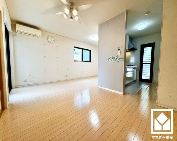 大津市唐崎1丁目の居間・リビング|※実写真と間取り図からCG再現した「空室リフォームイメージ」のため、実際と異なります。