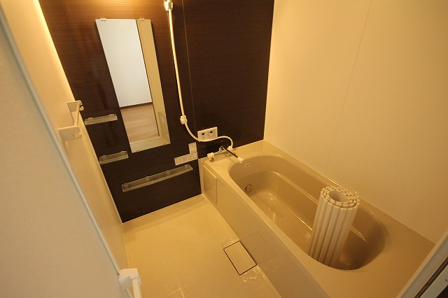 メゾネット野村の浴室