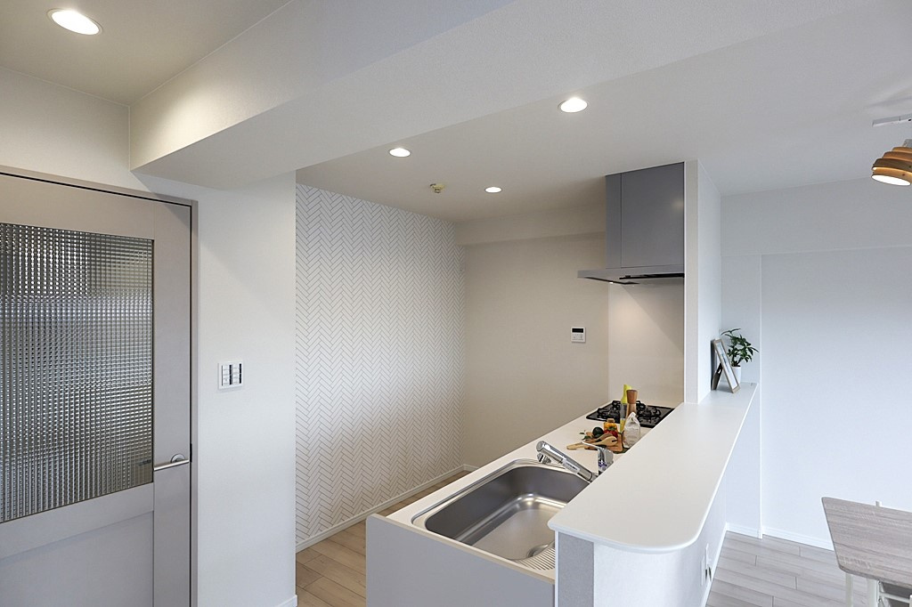 西宮グリーンマンション2号館のキッチン|キッチンには浄水器一体型水栓や3口コンロ、グリルなどが備え付けられています！効率よくお料理をすることができるため、食卓のレパートリーを増やすことができます。