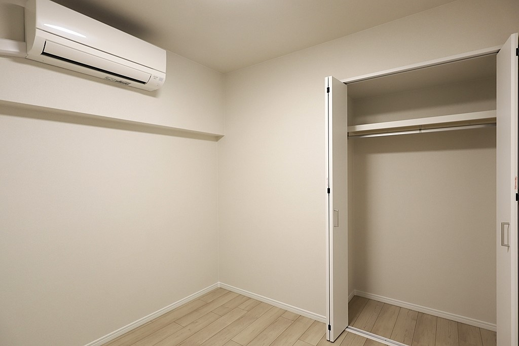 西宮グリーンマンション2号館の洋室|-洋室4.1帖-
全居室収納有◎エアコン設置済！