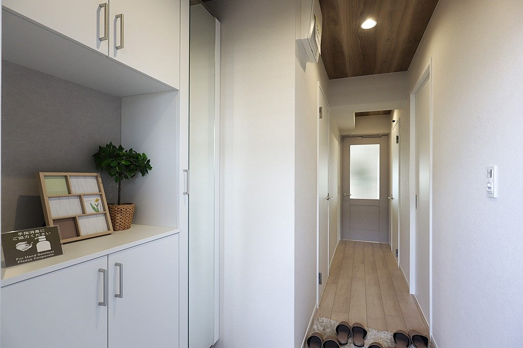 西宮グリーンマンション2号館の玄関|すっきりとした玄関を維持でき、来客時も気持ちよく迎えるこことができそうです◎