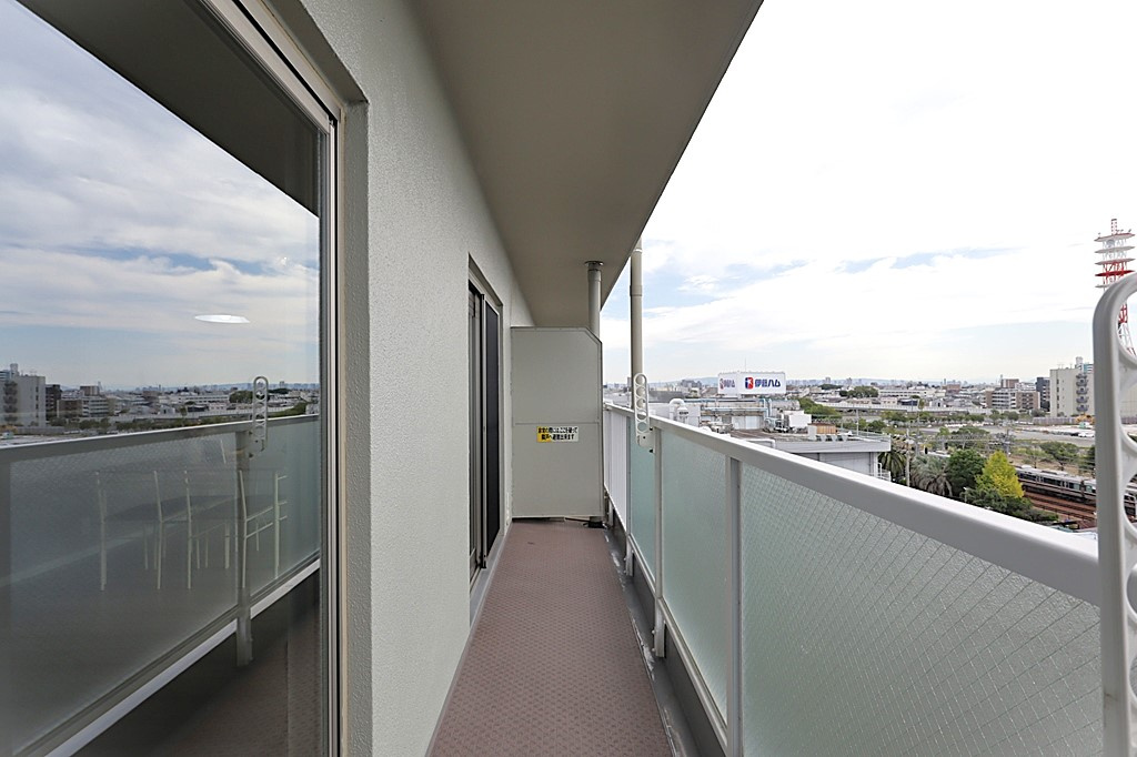 西宮グリーンマンション2号館のバルコニー|嬉しい住宅設備が充実した2LDKのお家で新生活を始めませんか？
皆様からのご連絡を心よりお待ちしております！