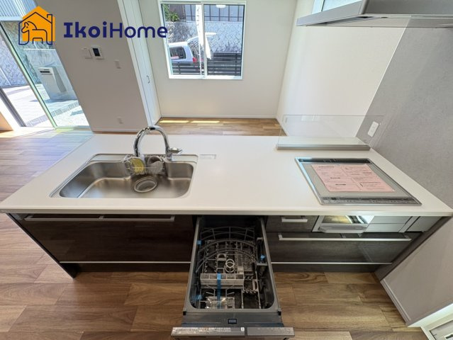 神戸西区秋葉台3丁目　新築戸建のキッチン|【ホームページに現地動画掲載中】●年中無休：当日予約可●便利な食洗器付きのキッチンになります。