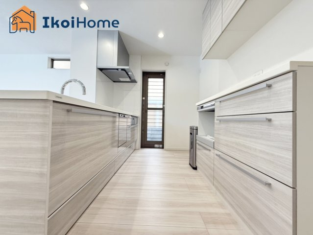 神戸西区秋葉台3丁目　新築戸建のキッチン|◆同社施工例◆人気の対面式のキッチン♪調理スペースもゆったり！使いやすいです！